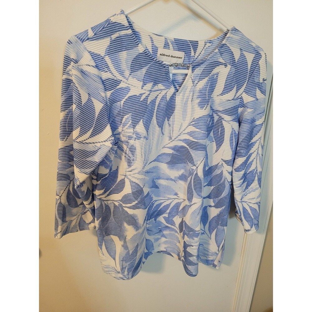 NWOT Women's Alfred Dunner Wedgewood Blue & White Monotone Leaf Top Sz Small